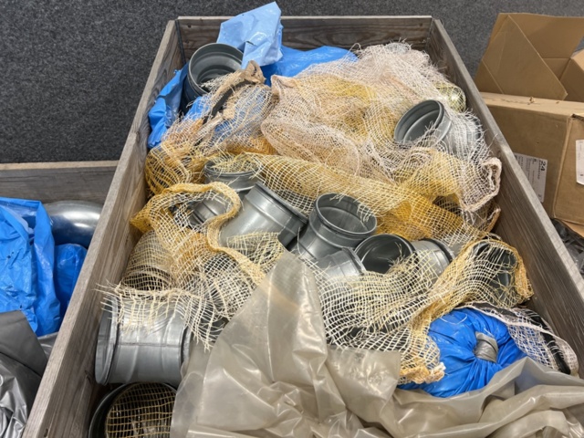 1449515-21 Lot with various ventilation products