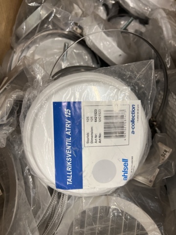 1449515-28 Lot with various ventilation products