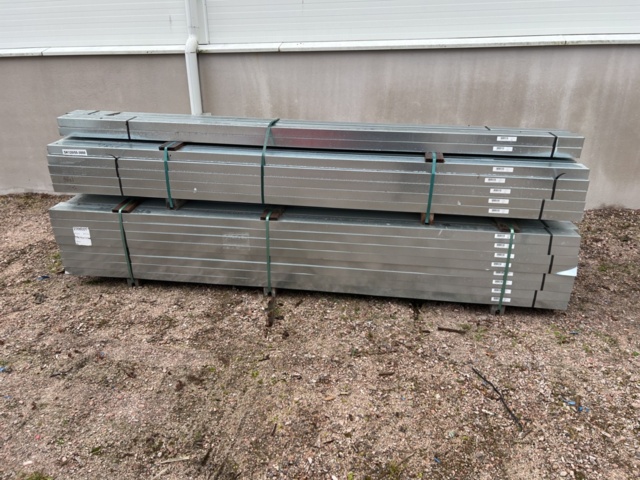 1449516-2 Approximately 152 steel studs 120/55, 3m