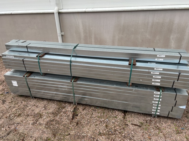 1449516-3 Approximately 152 steel studs 120/55, 3m