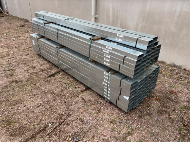 1449516-1 Approximately 152 steel studs 120/55, 3m