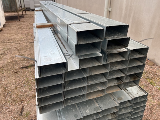 1449516-4 Approximately 152 steel studs 120/55, 3m