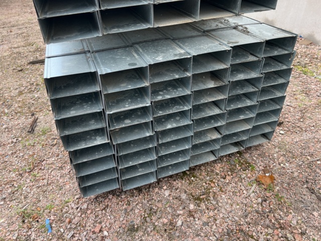 1449516-5 Approximately 152 steel studs 120/55, 3m