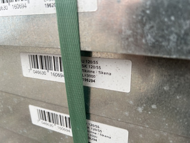 1449516-7 Approximately 152 steel studs 120/55, 3m