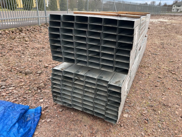 1449519-3 Approximately 204 steel studs 120/55, 3m