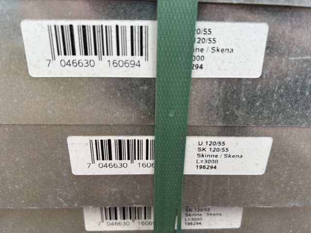 1449519-7 Approximately 204 steel studs 120/55, 3m