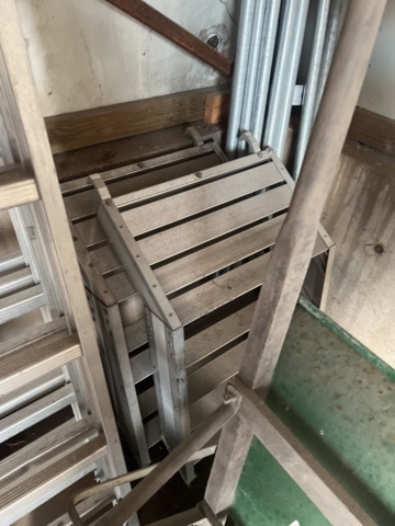 1431508-8 Various ladders, aluminum scaffolding steps, wheelbarrows, etc.