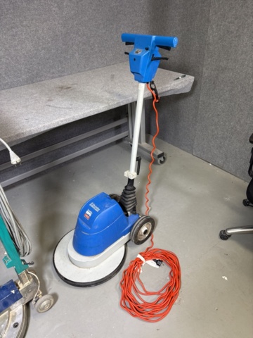 1274489-2 Golvvårdsmaskiner/städmaskiner 2 st - Electrolux Euroclean Satellite 450 & Wetrok Servomat