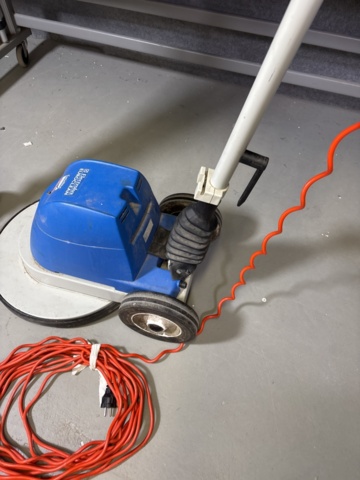 1274489-5 Golvvårdsmaskiner/städmaskiner 2 st - Electrolux Euroclean Satellite 450 & Wetrok Servomat