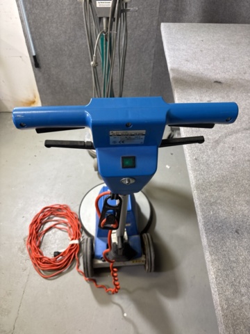 1274489-8 Golvvårdsmaskiner/städmaskiner 2 st - Electrolux Euroclean Satellite 450 & Wetrok Servomat