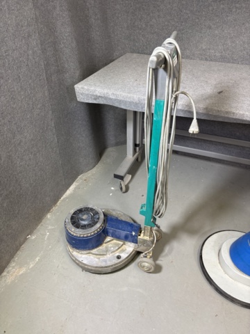 1274489-11 Golvvårdsmaskiner/städmaskiner 2 st - Electrolux Euroclean Satellite 450 & Wetrok Servomat