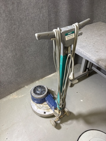 1274489-12 Golvvårdsmaskiner/städmaskiner 2 st - Electrolux Euroclean Satellite 450 & Wetrok Servomat