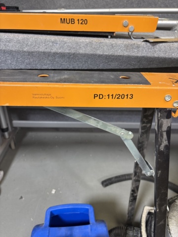 1443714-3 Collection of tools and cleaning equipment for construction