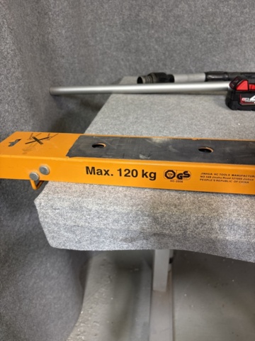 1443714-4 Collection of tools and cleaning equipment for construction