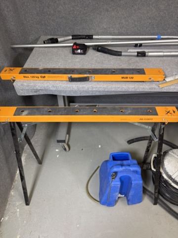 1443714-6 Collection of tools and cleaning equipment for construction