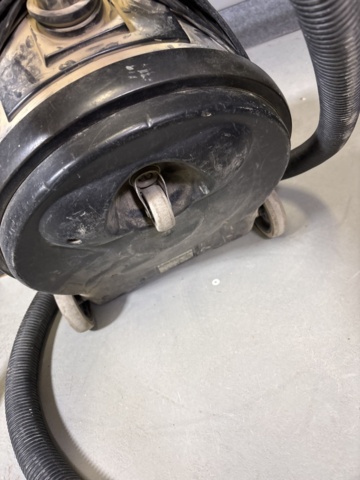 1443714-10 Collection of tools and cleaning equipment for construction