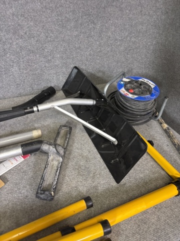 1443714-18 Collection of tools and cleaning equipment for construction