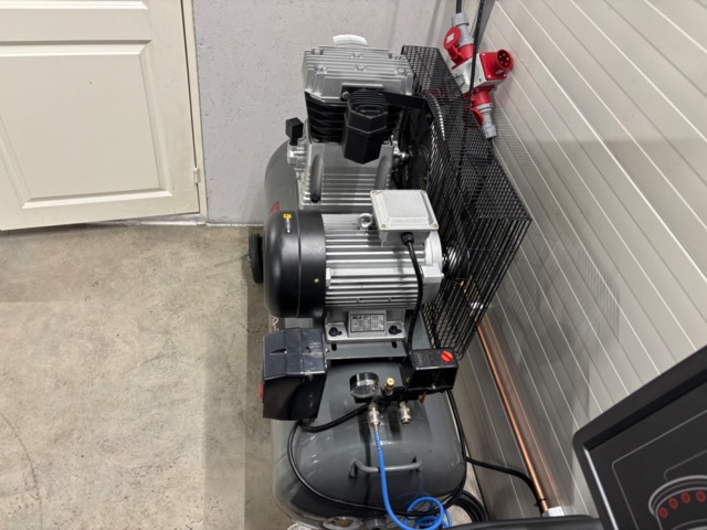 1372681-3 Tryckluftskompressor - PELA AC200-7.5 - 2024