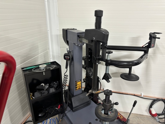 1372683-4 Däckomläggare - PELA APO-326B1