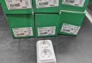 1447627 Vägguttag 2-vägs jordat, 60 st – Schneider Electric, Exxact