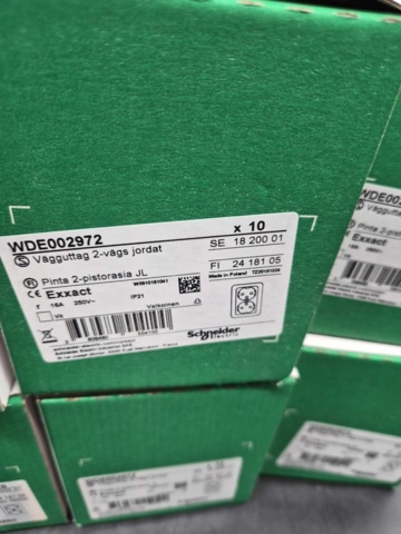 1447627-2 Vägguttag 2-vägs jordat, 60 st – Schneider Electric, Exxact
