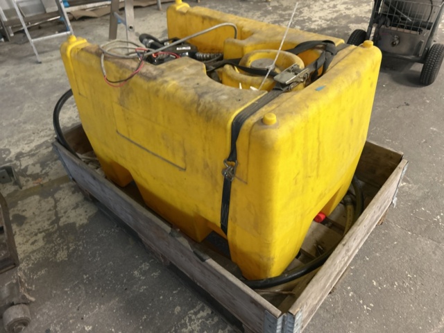 1423605-3 Farmartank med 12V pump