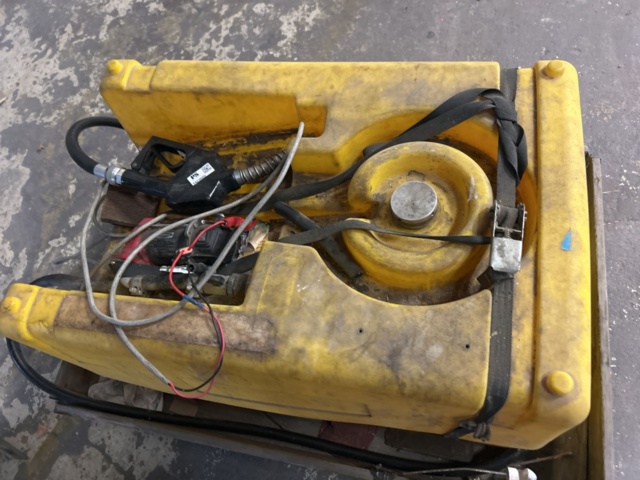 1423605-4 Farmartank med 12V pump