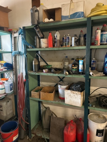 1423608-3 Plåthyllor med innehåll - 5 sektioner