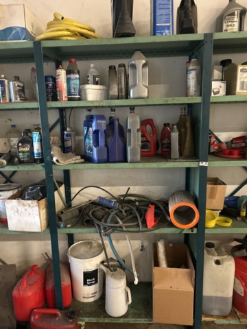 1423608-4 Plåthyllor med innehåll - 5 sektioner