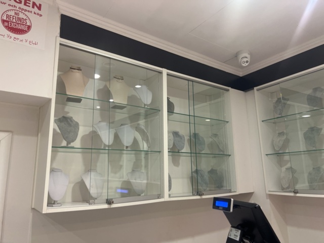 1384569-8 Samling med exponeringsdiskar och hyllor för butik