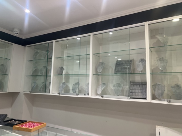 1384569-9 Samling med exponeringsdiskar och hyllor för butik