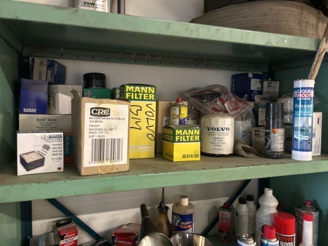 1423608-9 Plåthyllor med innehåll - 5 sektioner