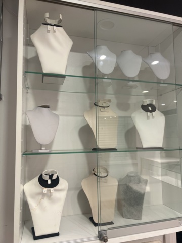 1384569-11 Samling med exponeringsdiskar och hyllor för butik