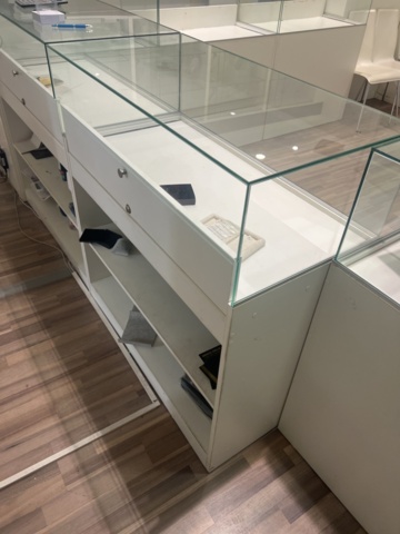 1384569-15 Samling med exponeringsdiskar och hyllor för butik