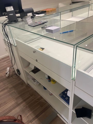 1384569-16 Samling med exponeringsdiskar och hyllor för butik