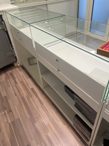 1384569-17 Samling med exponeringsdiskar och hyllor för butik