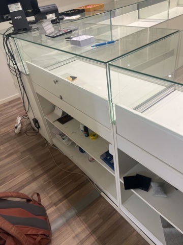 1384569-18 Samling med exponeringsdiskar och hyllor för butik