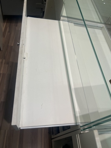 1384569-19 Samling med exponeringsdiskar och hyllor för butik