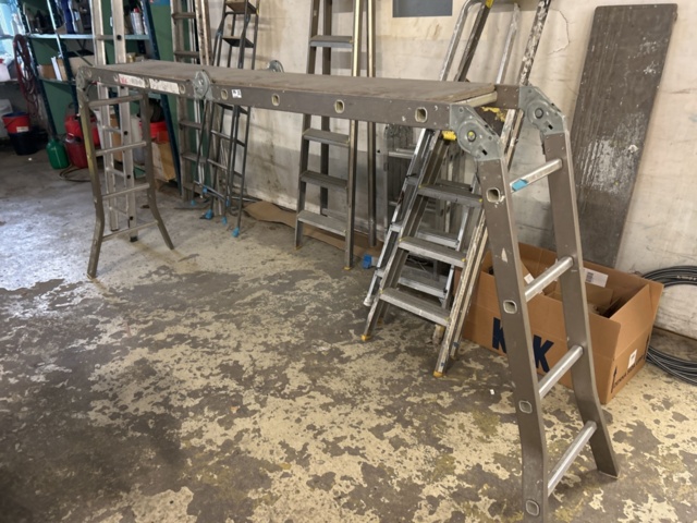 1423609-5 Större samling med diverse stegar