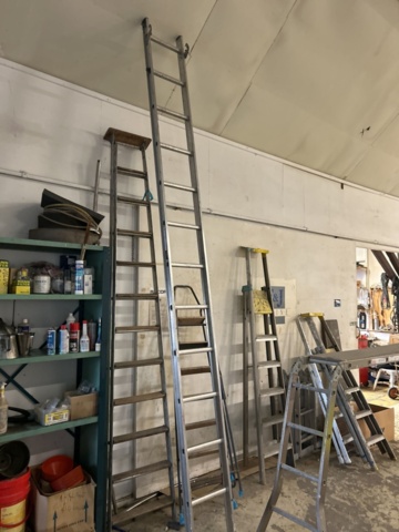 1423609-10 Större samling med diverse stegar