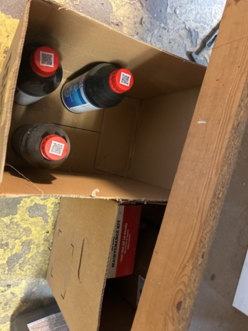 1423614-8 Lager med hyllor, bänk och innehåll