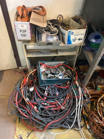 1423614-51 Lager med hyllor, bänk och innehåll