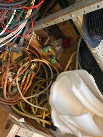 1423614-57 Lager med hyllor, bänk och innehåll