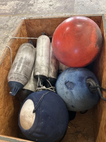 1423631-4 Pall med fendrar och boj