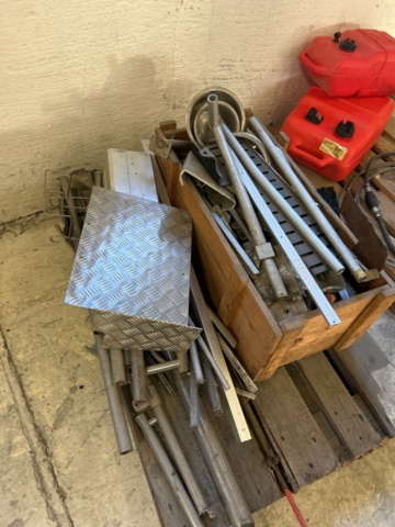 1423639-13 Samling med diverse båtdetaljer och blandat