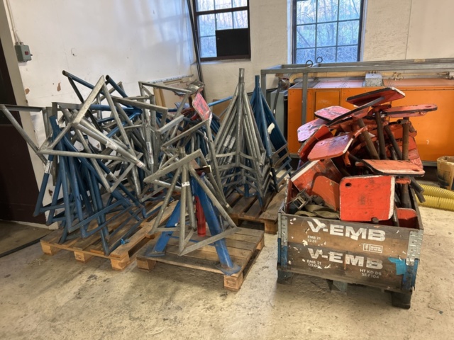 1423642-1 Större samling med diverse båtstöttor