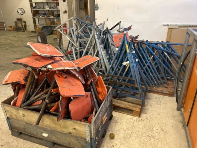 1423642-3 Större samling med diverse båtstöttor