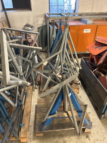 1423642-5 Större samling med diverse båtstöttor