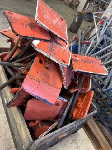 1423642-9 Större samling med diverse båtstöttor