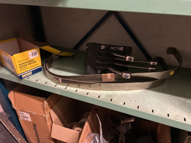 1423644-17 Lager med hyllor och reservdelar från båtverkstad - 21 sektioner plåthyllor